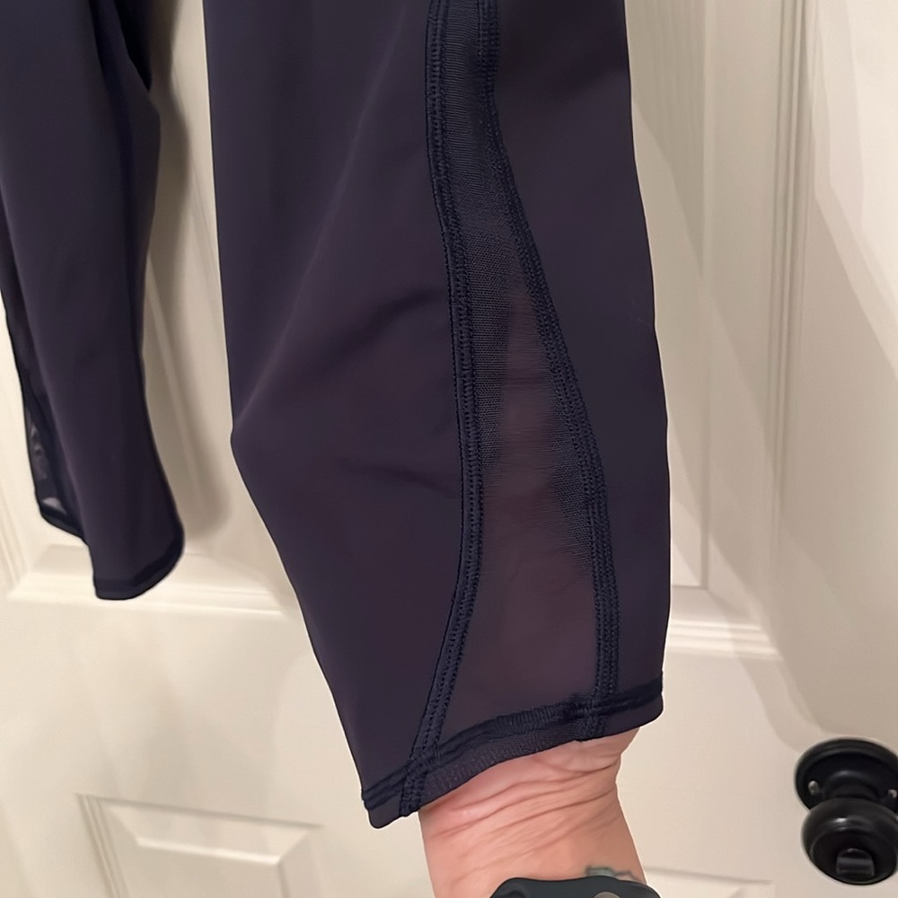 Lululemon Midnight Navy Train Times Crop 17” Size 8 Running Yoga Athletic Capri - Picture 4 of 13